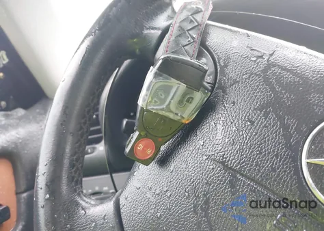 2001 Mercedes-Benz Clk 320 from USA, damaged, VIN WDBLK65G11T071836